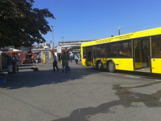 Octogenar lovit de autobuz în Gară